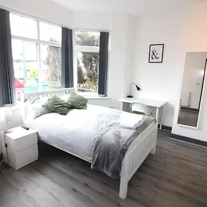 Aparthotel Newly Refurbished Studio, Great Location 8